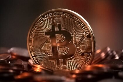 Bitcoin Investment: बिटकॉइन ने केवल 1 साल में दिया 19 लाख का बम्पर रिटर्न